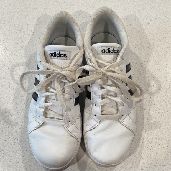 Boys Adidas Casual Tennis Shoes - Picture 2 of 5